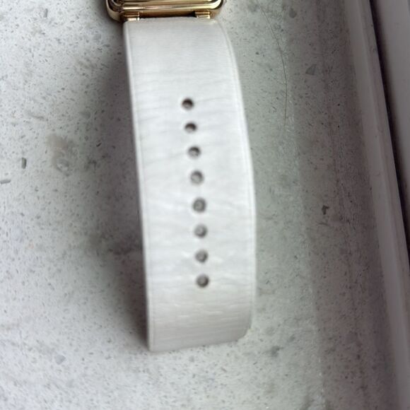 Marc Jacobs MJ1440 Vic Black Dial White Leather Strap Women's Watch - Picture 6 of 6